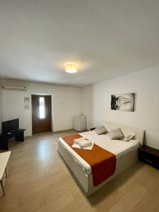 Hostel Cazino Nord Rooms Мамая Экстерьер фото