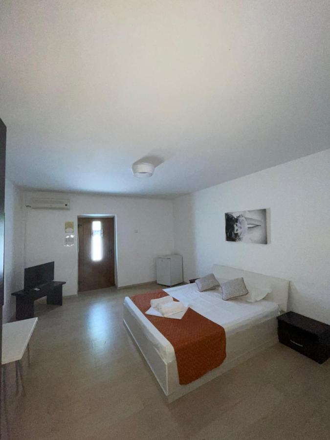 Hostel Cazino Nord Rooms Мамая Экстерьер фото